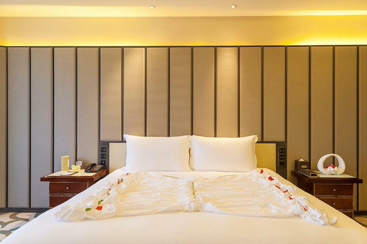 Royal Seaside Hotel And Hot Springs Xiamen Exterior photo