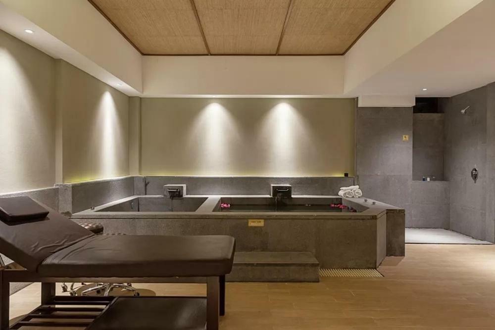 Royal Seaside Hotel And Hot Springs Xiamen Exterior photo